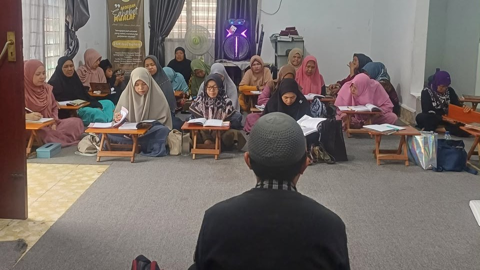 Komitmen kepada Islam: Aqidah dan Ibadah
